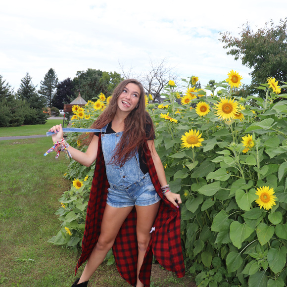 Meet your Posher, Ren - Picture 2 of 3